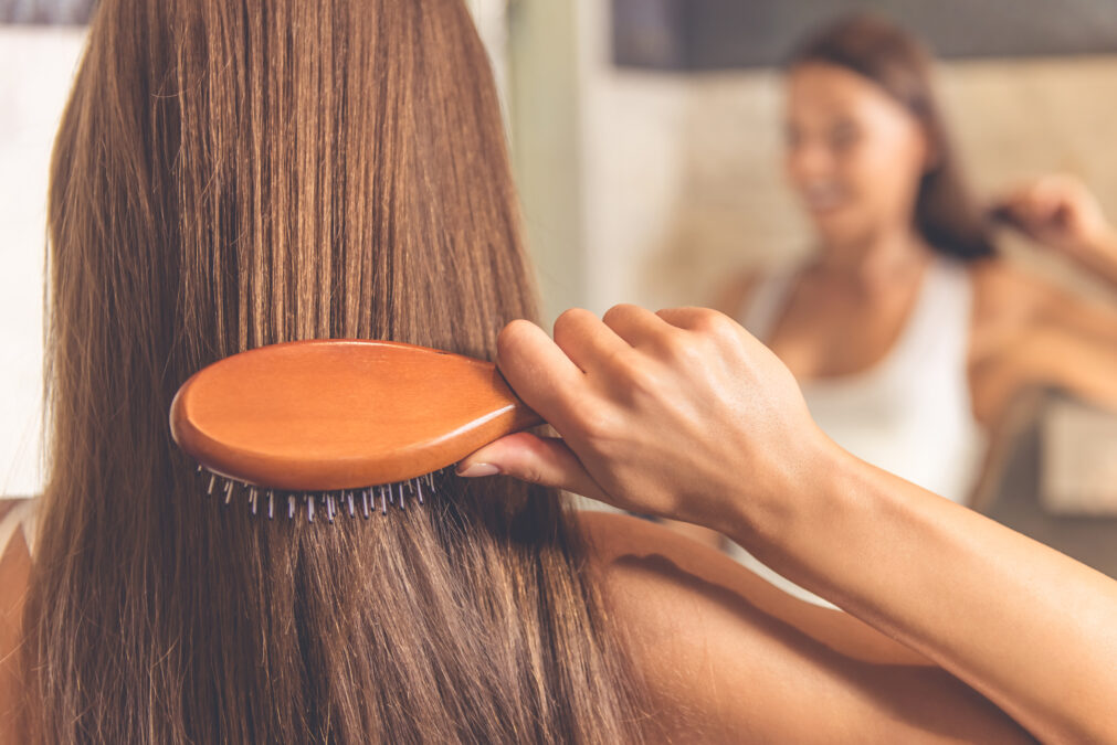 Saçınızı Mahvetmeyin: Saç Tararken Sık Sık Yaptığımız 7 Hata
